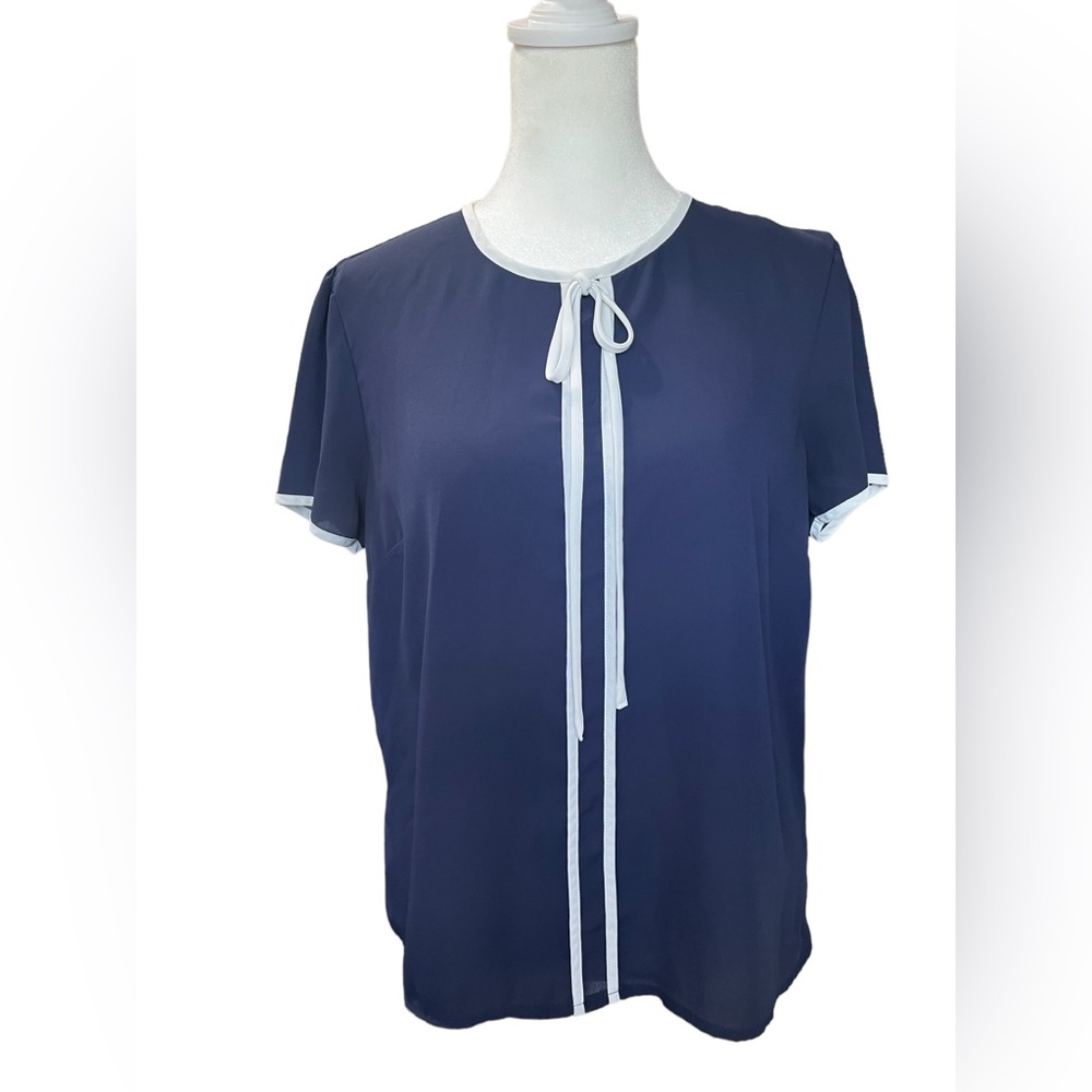Forever 21 Woman’s Blue and White Short Sleeve Blouse Top - w/bow - M